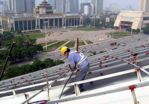 打破傳統(tǒng)建筑保溫的聚氨酯噴涂機硬泡噴涂